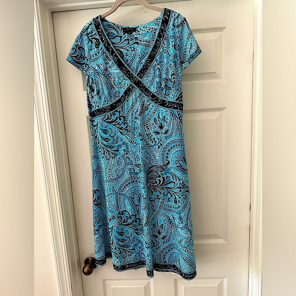 Tahari dress blue  print.
